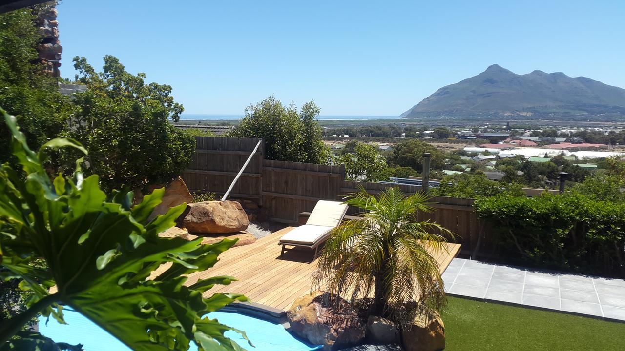 African Violet Guest Suites Noordhoek Exterior foto